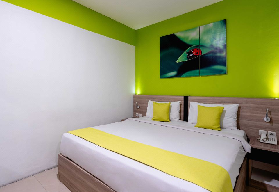 프레쉬 호텔 수카부미의 옥상 수영장 또는 피트니스 센터