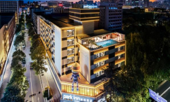 Liberty Hotel at Kunming Railway Station North Square & Huancheng South Rd Metro Station