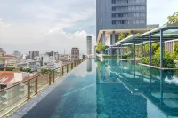 Tropicana 218 Premier Suites by ALV - piscina