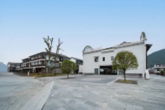 Memory Border Town Hotel