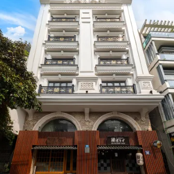 海防阿祖瑪亞酒店 鄰近永旺商場—海防黎真郡的酒店