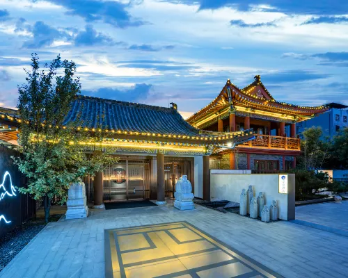 Kaifeng Millennium City Park Gulou Public Square | Yuhefu Classical Garden Resort Hotel Hotels in Kaifeng