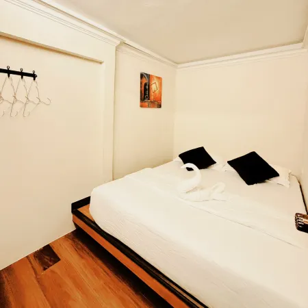 Anggun Lodge Private Room with Sharing Bathroom