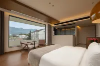 Floral Hotel · YiXiYun Hotel - balcony