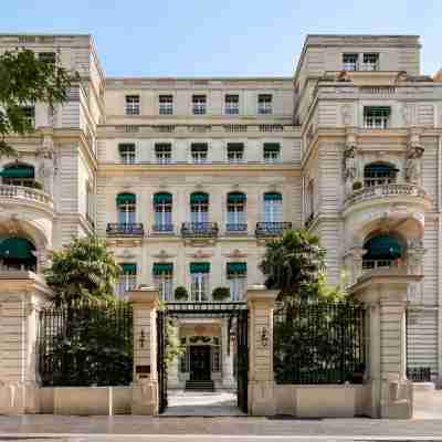 Shangri-La Paris Hotel Exterior