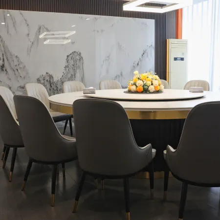 BA REN ZHI DU HOTEL