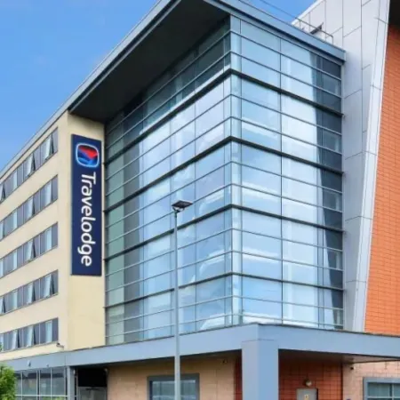 Travelodge Liverpool John Lennon Airport Отели рядом с достопримечательностью «St Michaels»