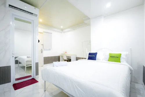 Urbanview Hotel Kota Tua Jakarta
