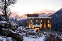 Yanlan Xue Xiu · Snow - domain Secret - land Homestay (Siguniang Mountain Scenic Area Store)