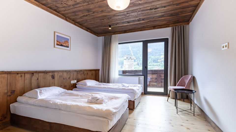 Lasiim Mestia mountain view and balcony