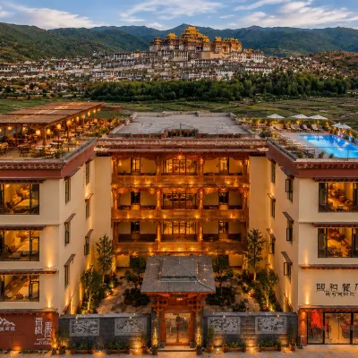 Xihe Retreat · Zangyi Hotel (Shangri-La Songzanling Temple Branch) Hotels near Songzanlin Scenic Spot