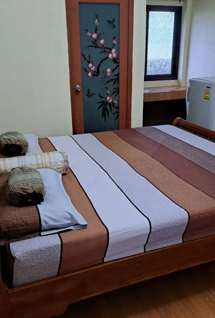 ห้องมาตรฐานเตียงใหญ่  (ห้องแถวยาว 4 / 6 / 8)
