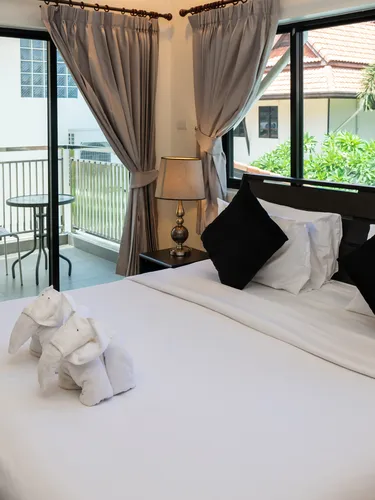 รูปภาพของPratumnak 6: 4BR Pool Villa with Jacuzzi Pattaya