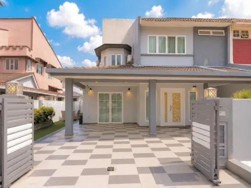 PJ Landed Homestay 22 Pax - Karaoke & PS5 - 10 Cars - 15 min to Mid Valley - Pet friendly