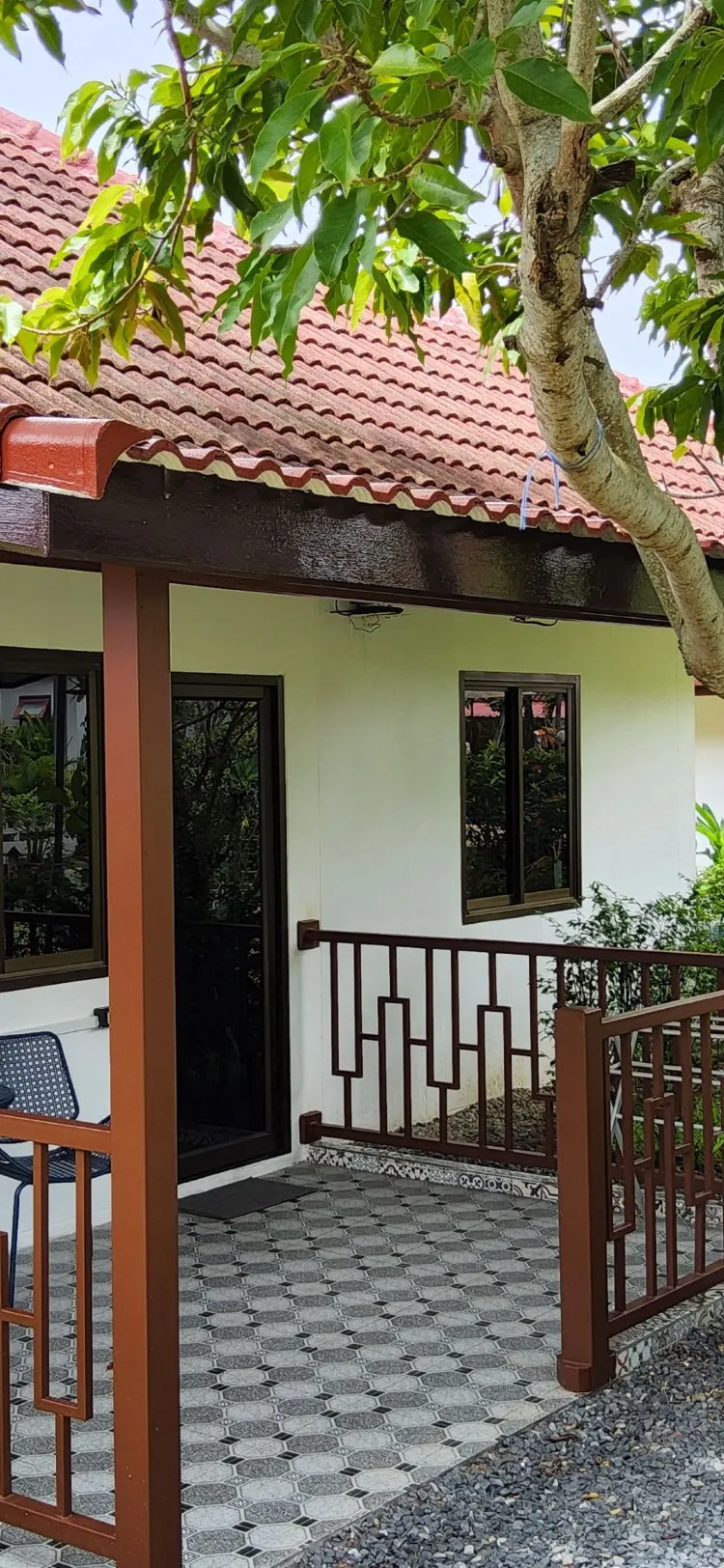ห้องเตียงใหญ่พร้อมห้องนั่งเล่น/ครัวขนาดเล็ก