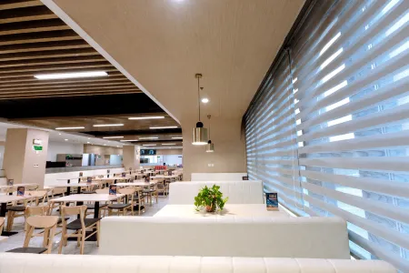 Yinfeng Business Apartment (Jinan International Biology City Shop) Отели рядом с достопримечательностью «Shandong Hiteam Institute of Software Engineering»