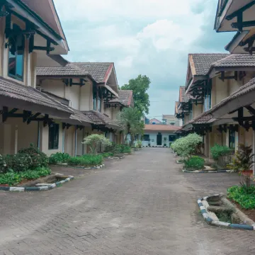 C'One Hotel Pulomas Hotels near Terminal Rawamangun