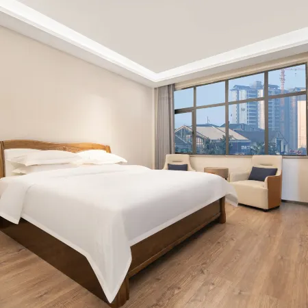 Echarm Hotel (Jingzhou Honghu Long Street)