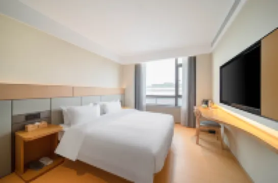 Four Seasons Hotel Ningbo (Jiangbei Hongtang Branch) Hotels in Jiangbei Commercial Area