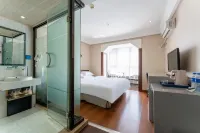 Regal Hotel (Jiamusi Railway Station Department Store) - balcony