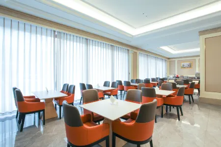 Vienna Hotel (Lancang New Street) Отели рядом с достопримечательностью «Mifengyan Viewing Point»