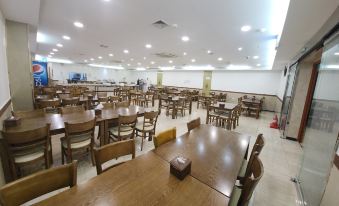 Jeju Parkside Tourist Hotel