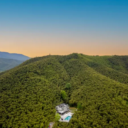 Moganshan Lingshang · Mountain Luxury Wenquan Vacation Apartment