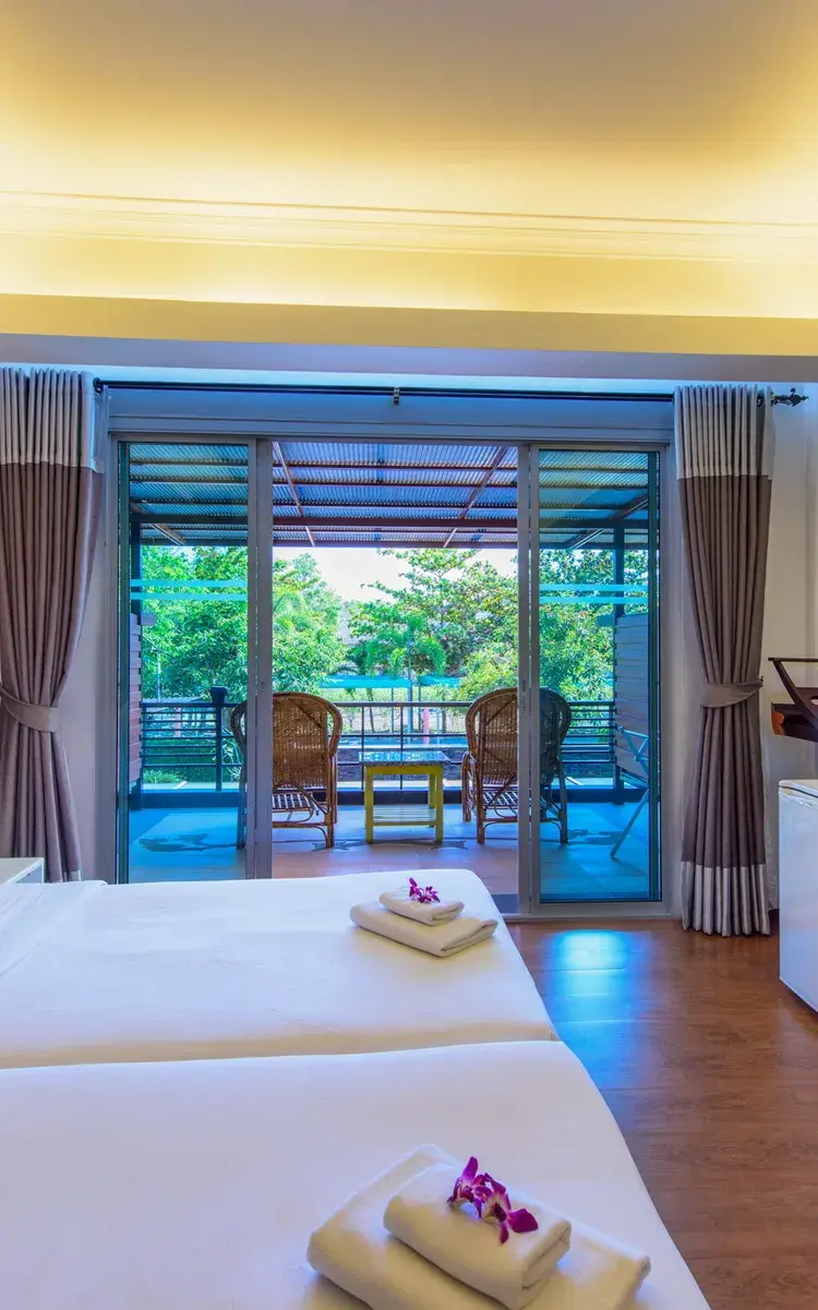 ห้องดีลักซ์ พร้อมวิวสระว่ายน้ำ