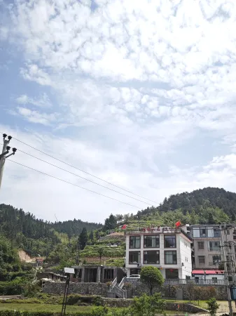 Linyun Shanju Inn Отели рядом с достопримечательностью «Yangtianhu Grassland»