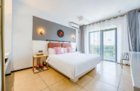 OLD FRIEND QI SHE Sanya Yalong Bay Bohou Village Store