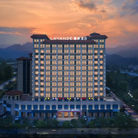 Lavande Hotel (Zhuhai Doumen Branch) Отели рядом с достопримечательностью «Храм Цзиньтай»