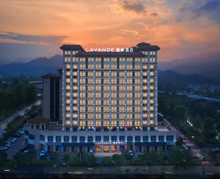 Lavande Hotel (Zhuhai Doumen Branch) Отели рядом с достопримечательностью «Xia Mountain Park»