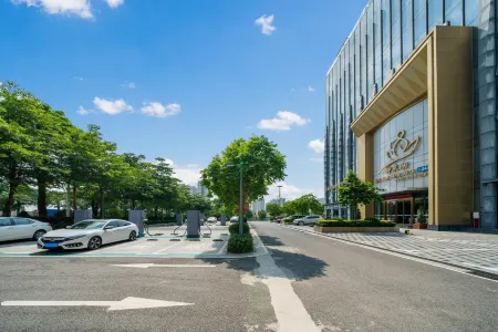 Yujing International Hotel (Maoming Dianbai Wanda Plaza) Отели в г. Маомин