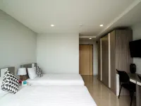 ONPA Hotel & Residence Bangsaen Отели рядом с достопримечательностью «Пляж Воннапа»