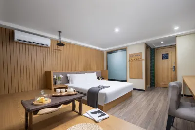 Yaleting Hotel (Guanggu Financial Port North Subway Station Branch) Hotels near Wuchang Polytechnic College