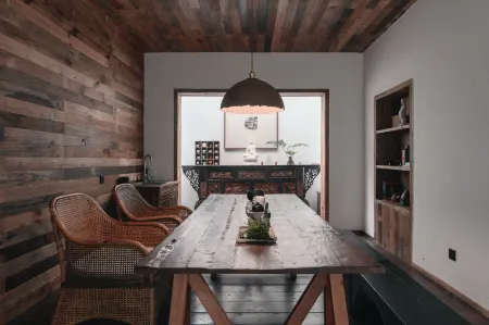 Emeishan Hetang Yunqi Tangquan Homestay Отели в г. Эмей-Шань