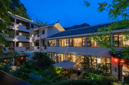 Phoenix Xueqingji Humanity Banshan Homestay (Phoenix Ancient City Branch)