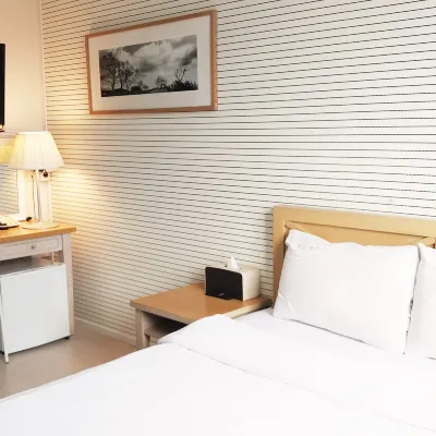 Golden Park Hotel Hotels near Ohyeondan