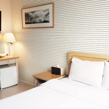 Golden Park Hotel Отели рядом с достопримечательностью «Храм Самсонхёль»