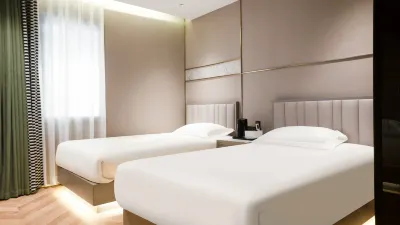 Donghe Hotel (Beijing Tongren Hospital Chongwenmen Subway Station Branch) Hotels near Beijing Railway Station