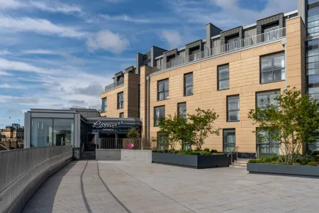 Roomzzz Edinburgh Отели рядом с достопримечательностью «Университет Эдинбург»