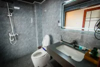 Cloud Mountain Lodge · Scenic Sunrise View Homestay (Zha Ga Na Dari Viewing Platform) - مطابخ