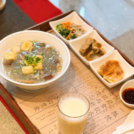 Nanjing Yebo Qinhuai Zunjing College Hotel