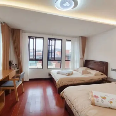 Colorful Yunnan Paradise Yueshu Homestay Hotels near Dianchi Mei'an International Community Camping Base