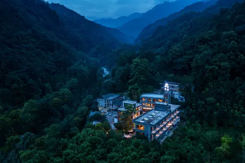 Pengzhou Baoshan Yihewangyou Homestay - con vista montagne