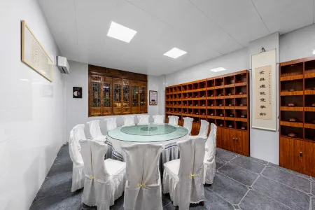 Jianshui Hospital Hotel (Zitao Street) Отели рядом с достопримечательностью «Chaoyang Tower»