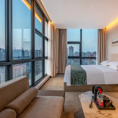 Weiyue Hotel (Nanning East Railway Station Langdong Passenger Terminal Branch)