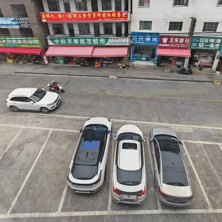qianfeng Hotel (Pedestrian Street Snack City)