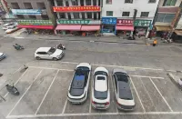 qianfeng Hotel (Pedestrian Street Snack City) - parking