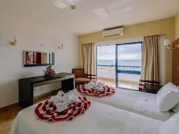 Grand Muthu Oura View Beach Club Hotels near برج الساعة ألبوفيرا